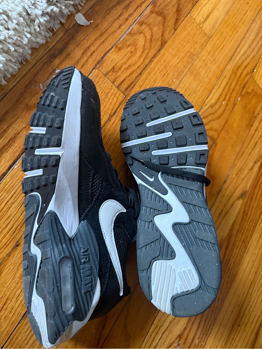 Nike Black and White Air Max excee casual Sneakers - Picture 8 of 9